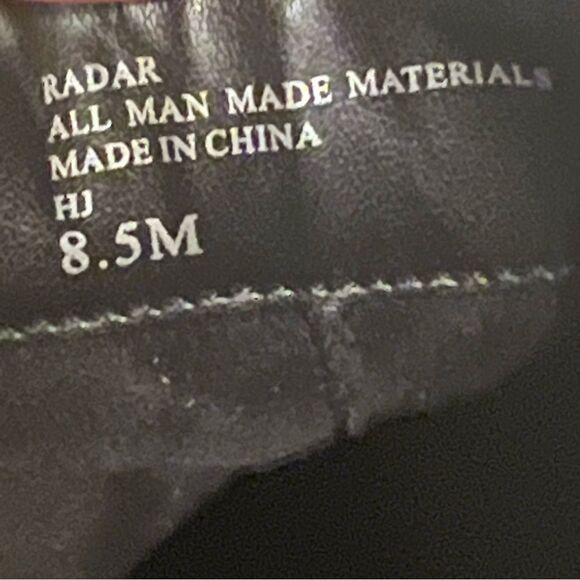 Charles By Charles David Radar Chelsea
Boot Pewter Metallic Size 8.5 - Picture 3 of 16